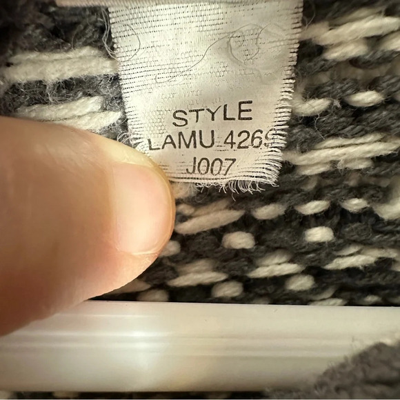 Liz Claiborne size M cotton blend sweater, gray/white. Great condition. - Picture 8 of 10